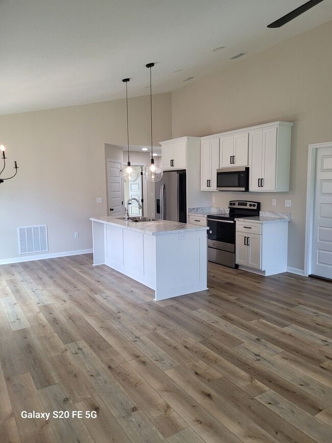 3737 Avon Rd in Panama City, FL - Building Photo - Building Photo