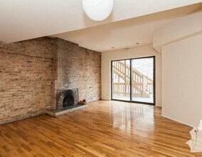 606 W Surf St, Unit 3 in Chicago, IL - Foto de edificio - Building Photo