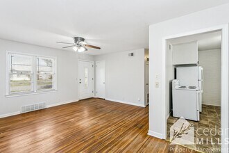 1001 W Meikle Rd in Wichita, KS - Building Photo - Building Photo