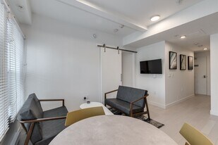 1431 Haro St in Vancouver, BC - Building Photo