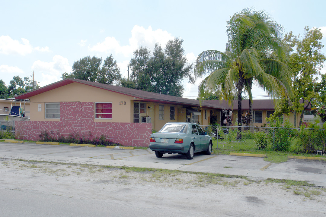 178 W 33rd St in Hialeah, FL - Building Photo