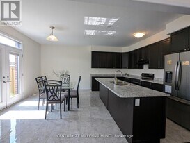 194 Woolwich St S in Breslau, ON - Building Photo