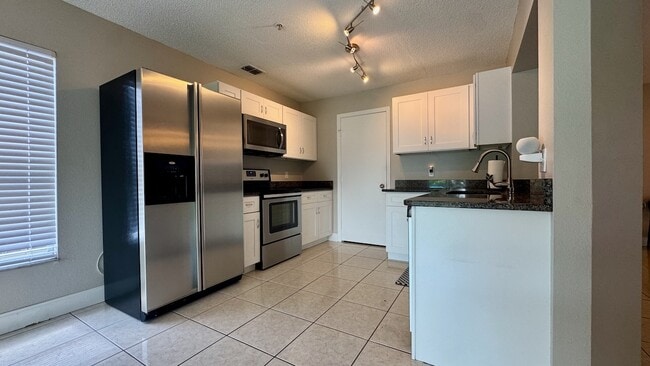 9683 Hollyhill Drive in Orlando, FL - Building Photo - Building Photo