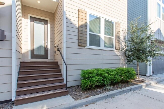 3344 Pinemont Dr in Houston, TX - Building Photo - Building Photo