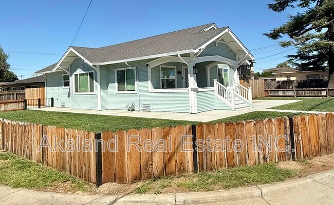 property at 4701 Elm St