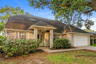 4635 Linden Pl in Pearland, TX - Foto de edificio - Building Photo