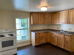 16 Oak St, Unit 2 in Athens, OH - Building Photo - Building Photo