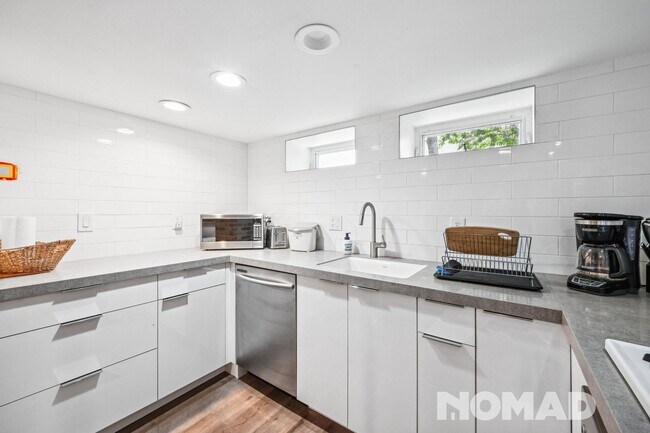 4885 Stuart St in Denver, CO - Foto de edificio - Building Photo