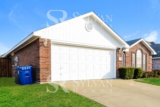 221 Glen Meadow Dr in Glenn Heights, TX - Building Photo - Building Photo