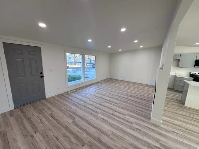 2171 W Kirkham Way in Salt Lake City, UT - Building Photo - Building Photo