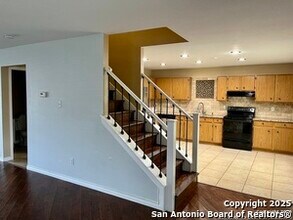 15418 Walnut Creek Dr in San Antonio, TX - Foto de edificio - Building Photo