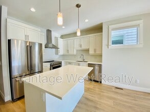 12840-12840 Stillwater Ct in Lake Country, BC - Building Photo - Building Photo