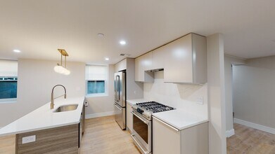 93 Williston Rd, Unit 1 in Brookline, MA - Building Photo - Building Photo