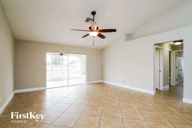 3012 NE 5th Ave in Cape Coral, FL - Building Photo - Building Photo
