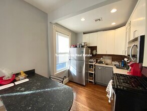 43 Hillside St, Unit 2R in Boston, MA - Building Photo - Building Photo