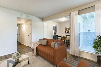 Spring Valley Apartments in Euless, TX - Building Photo - Building Photo