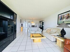 2430 Deer Creek Country Club Blvd in Deerfield Beach, FL - Building Photo - Building Photo