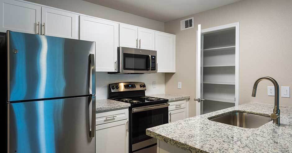 8181 Med Center Apartments Photo