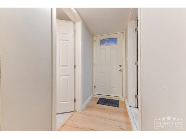 7437 Garfield Dr in Delta, BC - Building Photo - Building Photo