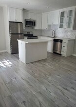 8616 Holloway Dr in West Hollywood, CA - Building Photo - Building Photo