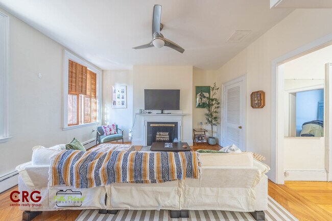 1712 Beacon St, Unit 2 in Brookline, MA - Building Photo - Building Photo