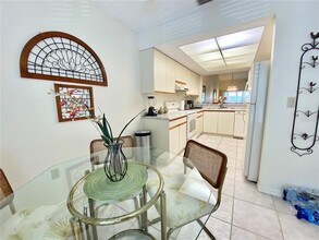 6211 Timberlake Dr-Unit -B6 in Sarasota, FL - Foto de edificio - Building Photo