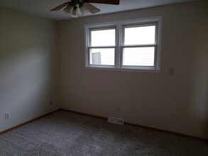 450 S 14th St in Le Claire, IA - Building Photo - Building Photo