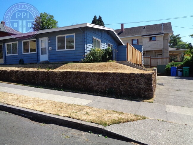property at 2614-2614 SE Francis St