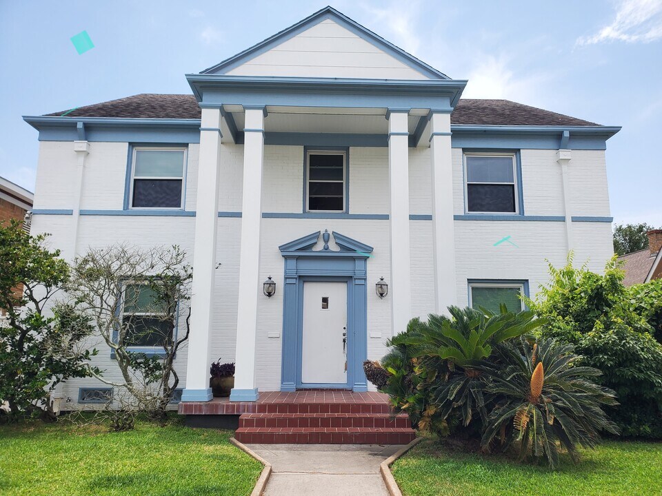 4309 Avenue N, Unit First Floor in Galveston, TX - Building Photo