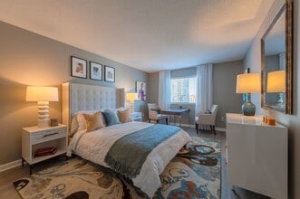 Cumberland on Church Apartments in Nashville, TN - Foto de edificio - Building Photo