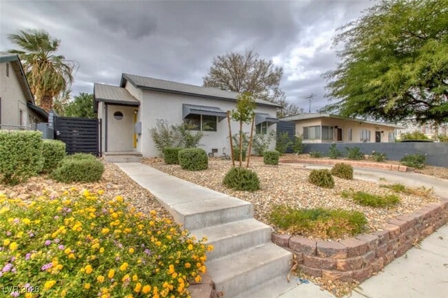 property at 308 S 10th St