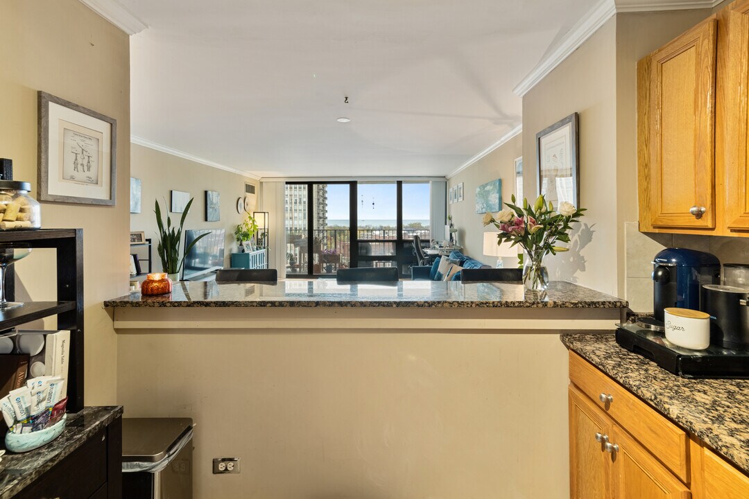 1636 N Wells St, Unit 1111 in Chicago, IL - Building Photo