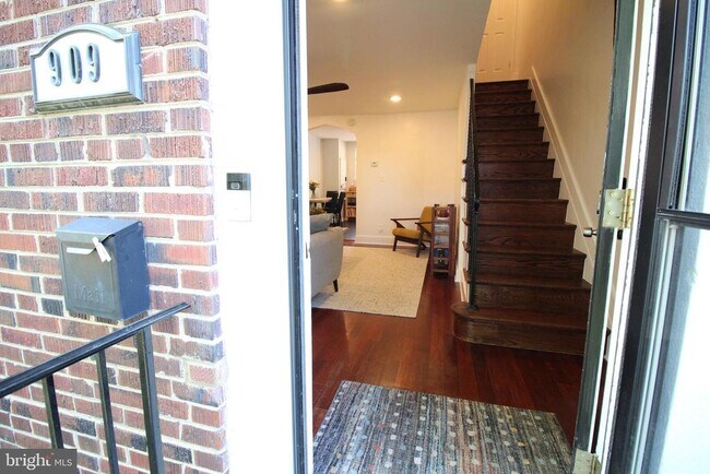 909 Bashford Ln in Alexandria, VA - Building Photo - Building Photo