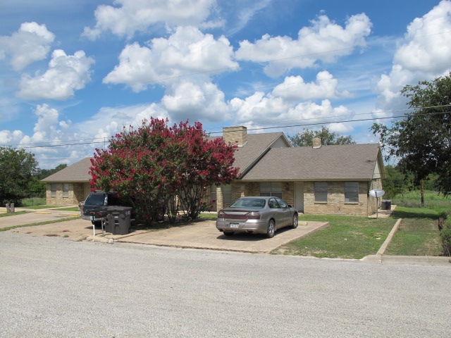 1108-1114 W 2nd St in Brady, TX - Foto de edificio