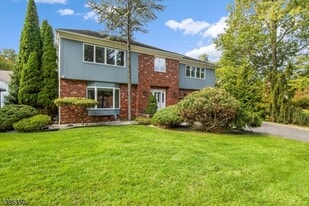 6 Ashland St in Caldwell, NJ - Building Photo