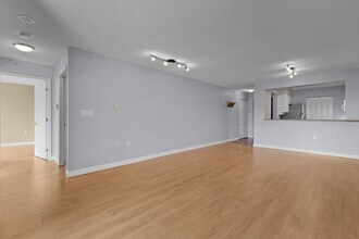 7380 Elmbridge Way in Richmond, BC - Building Photo - Building Photo
