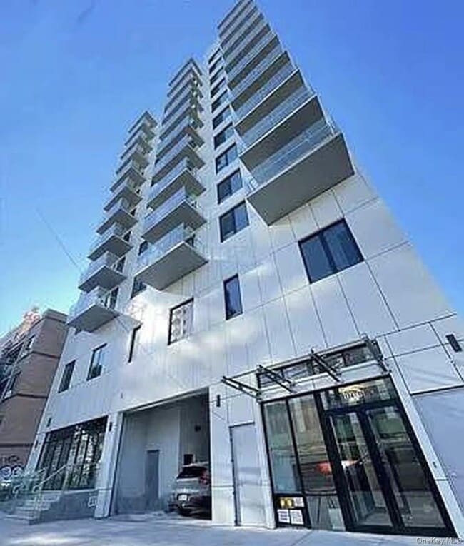 134-16 35th Ave in Queens, NY - Foto de edificio - Building Photo