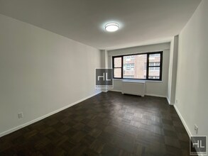 EAST 56 STREET in New York, NY - Building Photo - Building Photo