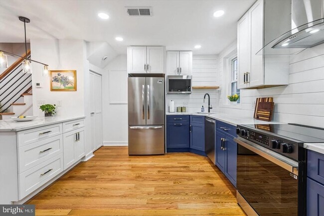 property at 2806 S Abingdon St