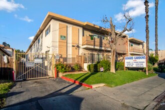 Oxnard Garden Apartments in Van Nuys, CA - Building Photo - Primary Photo