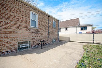 5533 S Menard Ave in Chicago, IL - Building Photo - Building Photo