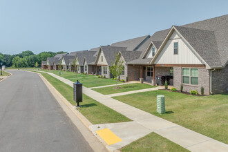 Maple Park at Riley Farm in Fort Smith, AR - Building Photo - Building Photo