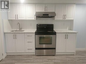 10 Hunters Corners in Markham, ON - Building Photo - Building Photo