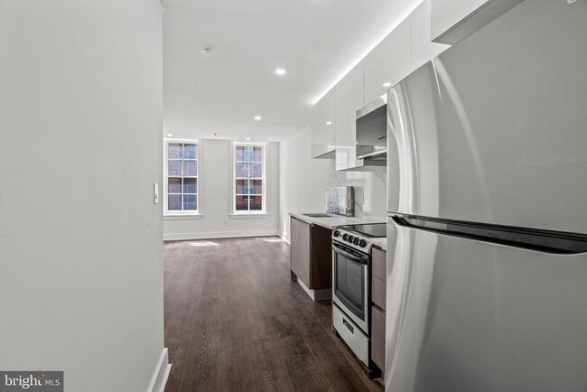 property at 253 N 3rd St