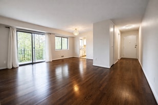 10507 Weymouth St, Unit 102 in Bethesda, MD - Building Photo