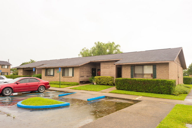 Highland Creek & Bayou Teche in Breaux Bridge, LA - Building Photo - Building Photo