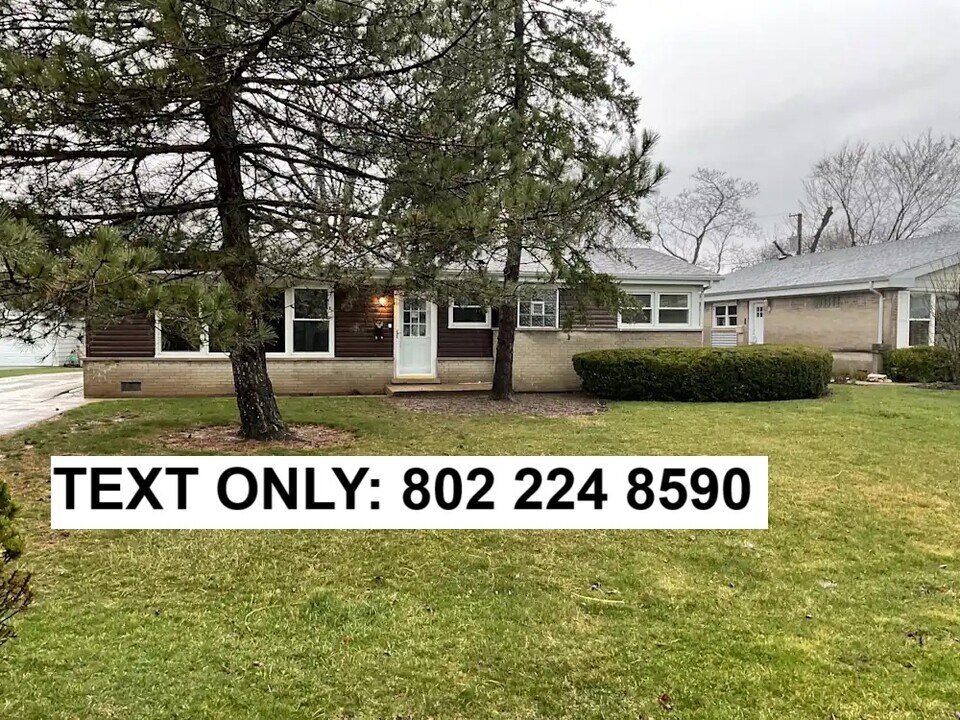 501 Lotus Ln in Glenview, IL - Building Photo