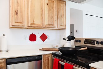 10 Gentry Wy in Reno, NV - Building Photo - Building Photo