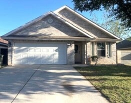 1911 Stone Field Ln in Laredo, TX - Building Photo