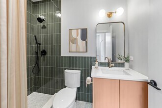 2430 N Lincoln Ave in Chicago, IL - Building Photo - Building Photo